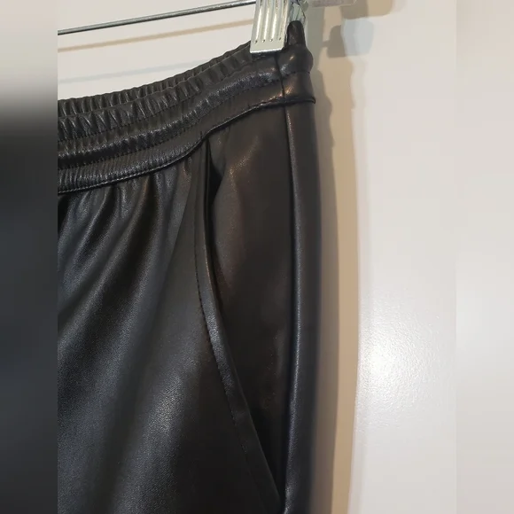 A New Day Vegan Black Leather Joggers Pants Size Medium Stretch Brand New - Picture 6 of 15